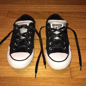 Kids converse